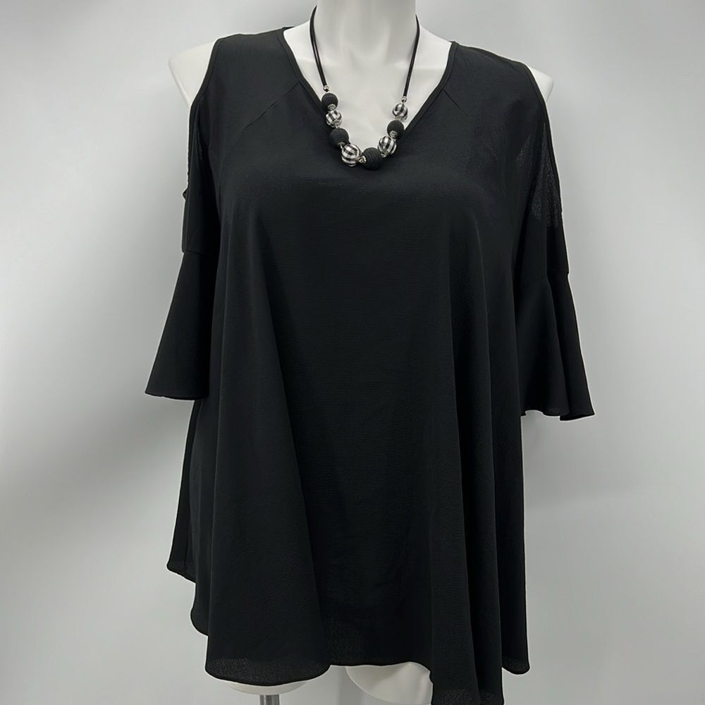 She & Sky black cold shoulder V neckline blouse XL